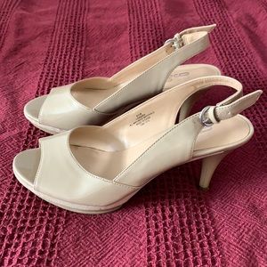 Nude pumps size 6.5